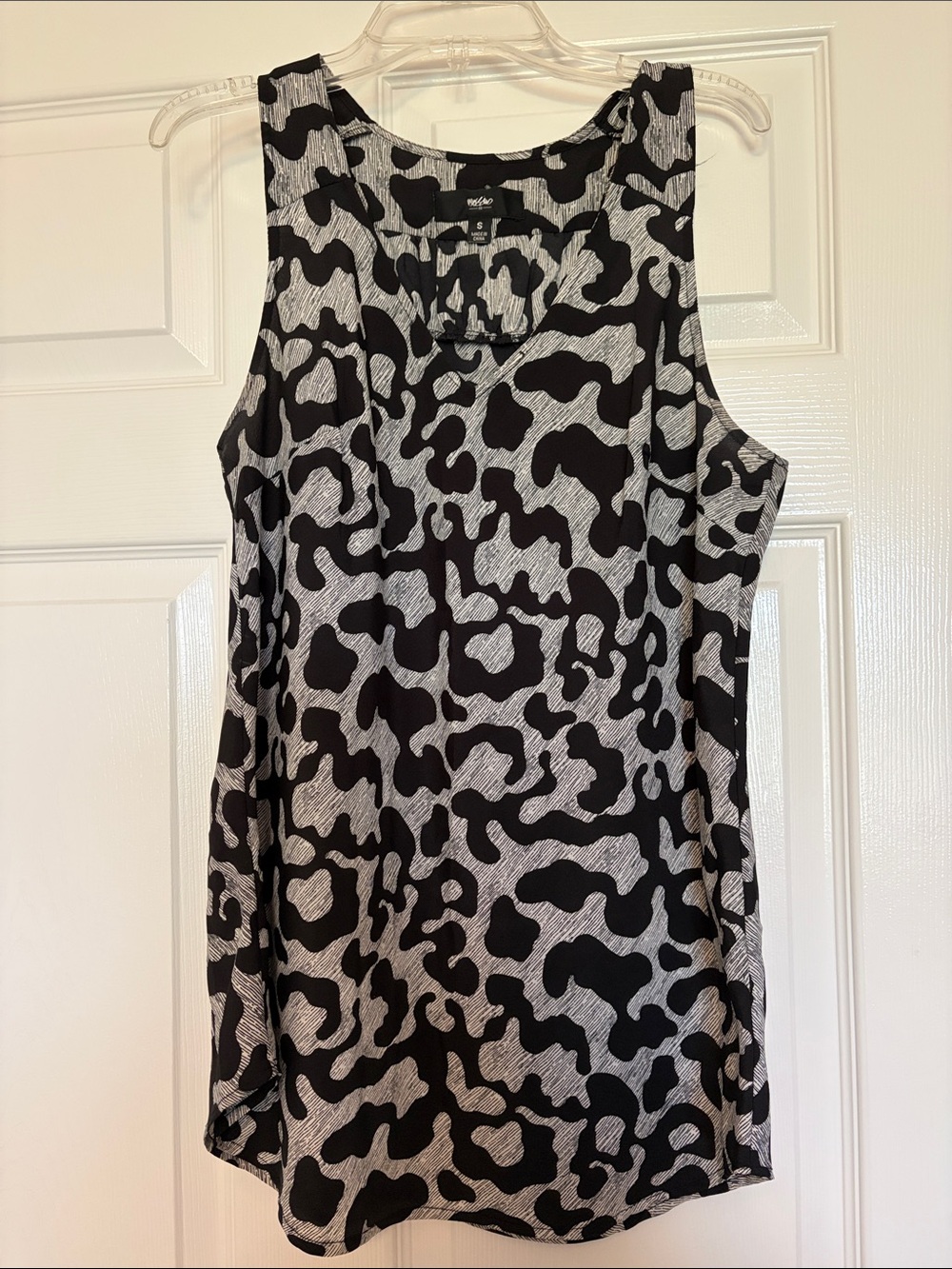 Mossimo Supply Co. Black and White Abstract Animal Print V-Neck Top